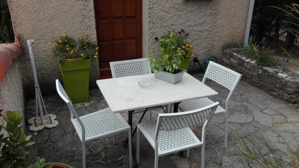 La Petite Maison De Marie Louise Lauris Exterior foto